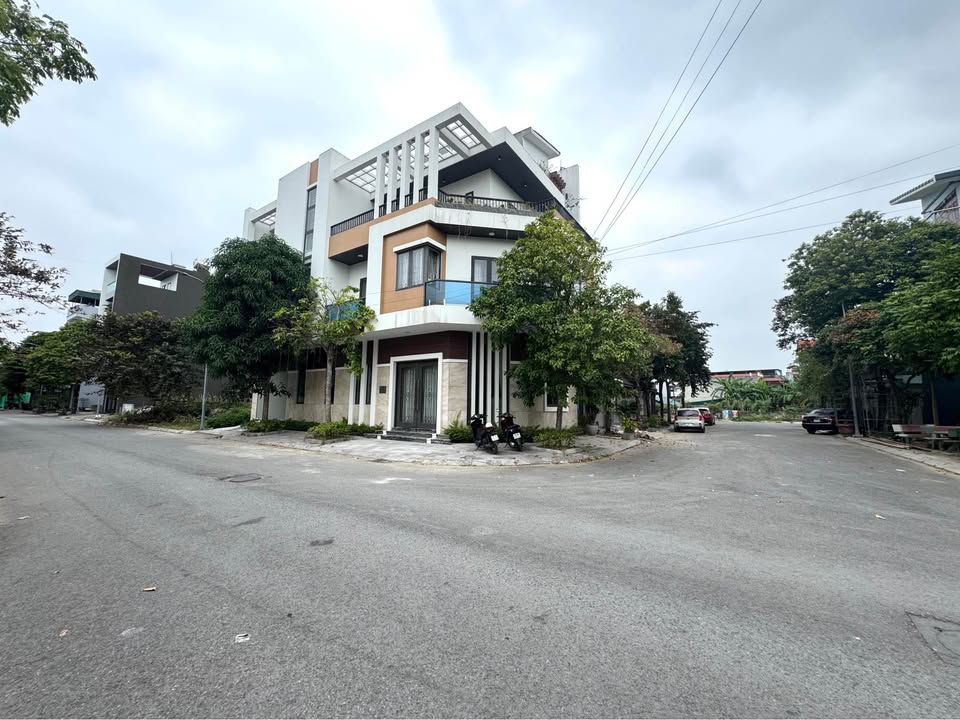 Nhà bán tại Đông Thọ, Thanh Hóa 112,5m² giá 9 tỷ - Nhà đẹp vào ở ngay đón Tết!