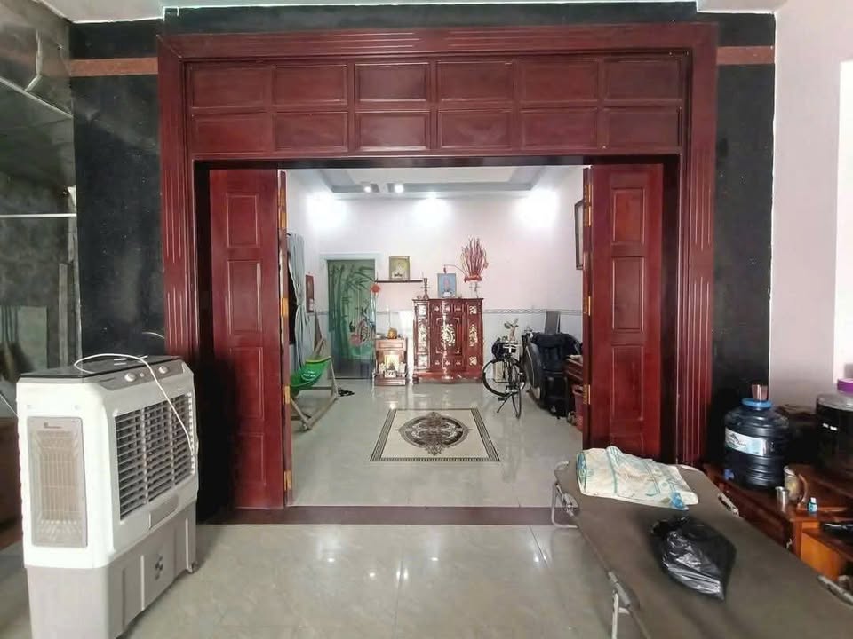 Nhà bán đường Hùng Vương, Trà Vinh 180m² giá 1.2 tỷ - Thiết kế kiên cố, thương lượng nhẹ!