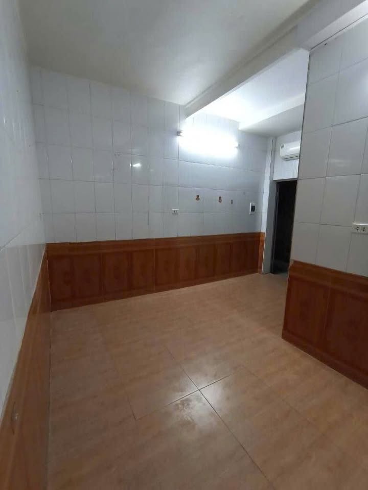 Căn hộ Nhà Tập Thể Tôn Đức Thắng, Đống Đa 20m² giá 1.6 tỷ - Sổ đỏ chính chủ!