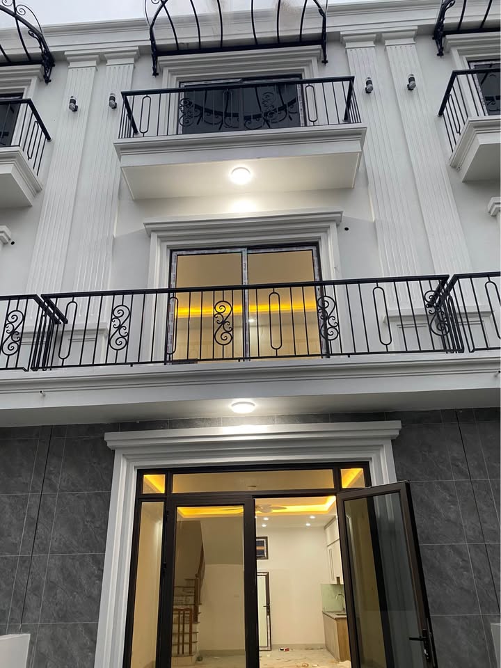 Nhà đẹp xã Lạc Đạo, Hưng Yên 55m² giá 2.85 tỷ - Full nội thất, chính chủ!