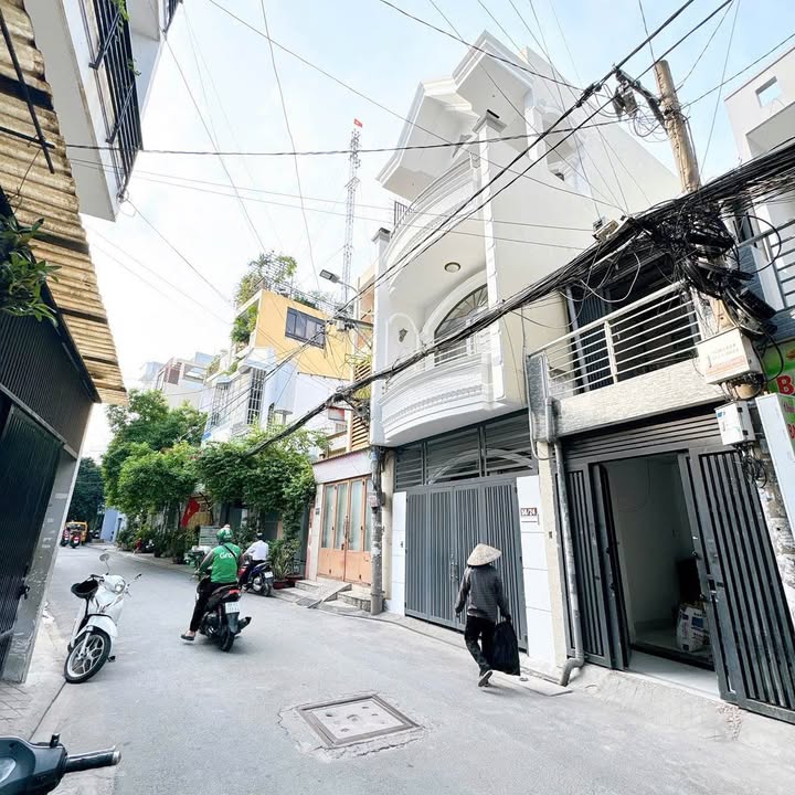 Nhà phố Trần Hưng Đạo, Tân Phú 52m² giá 7.99 tỷ - Hẻm xe hơi thông thoáng!