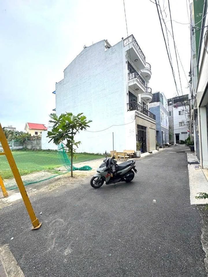 Đất nền Trường Thọ Thủ Đức 208m² giá 8 tỷ - Đầu tư sinh lời hấp dẫn!