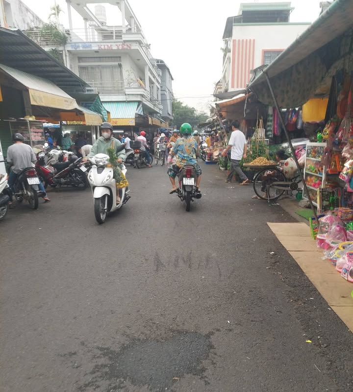 Nhà 1 trệt 1 lửng 1 lầu tại đường Tôn Thất Thiết, An Giang - Cần bán gấp!