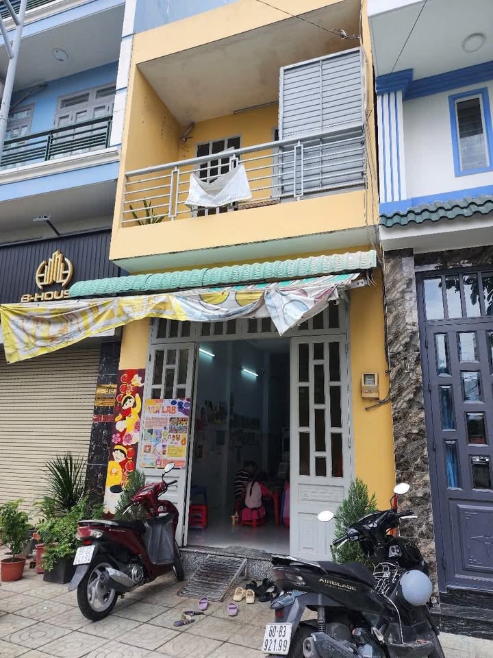 Nhà 2 mặt tiền Trung Mỹ Tây - Quận 12, 56m² giá 4.95 tỷ - Kinh doanh thuận lợi!