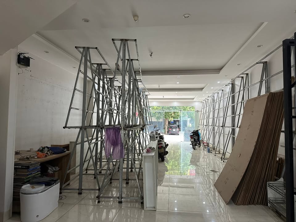 Cho thuê mặt bằng tầng 1 tại đường Quang Trung, Quế Võ - Mặt tiền 6m3, diện tích rộng rãi!