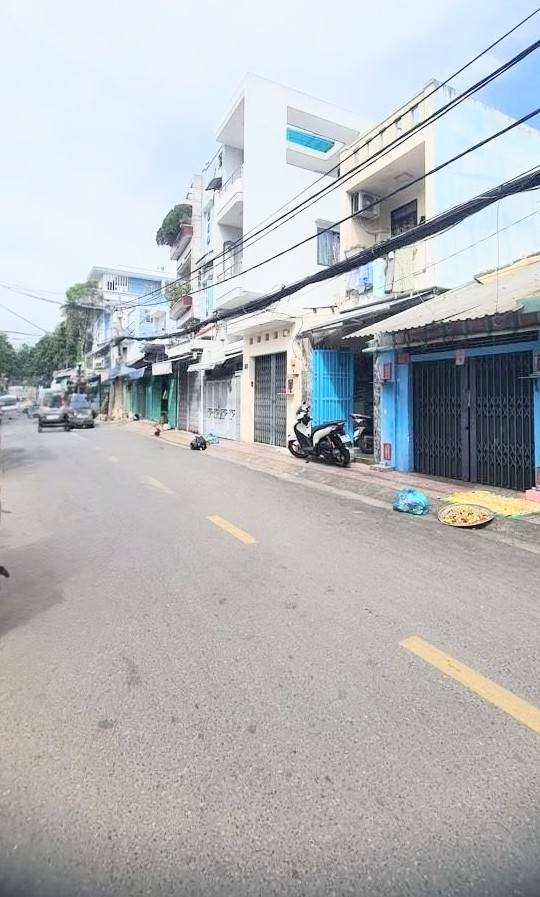 Nhà 2 tầng mặt tiền đường Phong Phú, quận 8, giá 5.6 tỷ - Vị trí kinh doanh đắc địa!