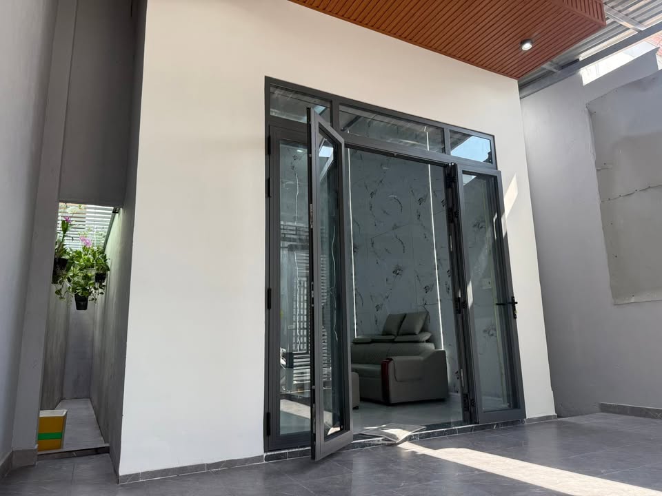 Nhà phố Dĩ An 107m² giá 4.38 tỷ - Nhà mới tinh, chỉ việc xách vali vào ở!