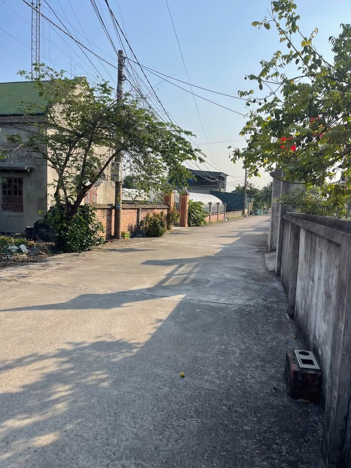 Đất nền Yên Thanh 103m² giá 1.2 tỷ - Sổ đỏ chính chủ, vị trí thuận lợi!