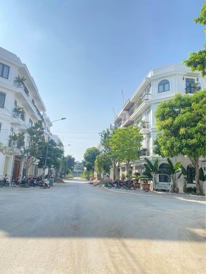 Nhà đẹp Đông Vệ 90m² giá thỏa thuận - Sổ đỏ chính chủ, tiện ích đầy đủ!