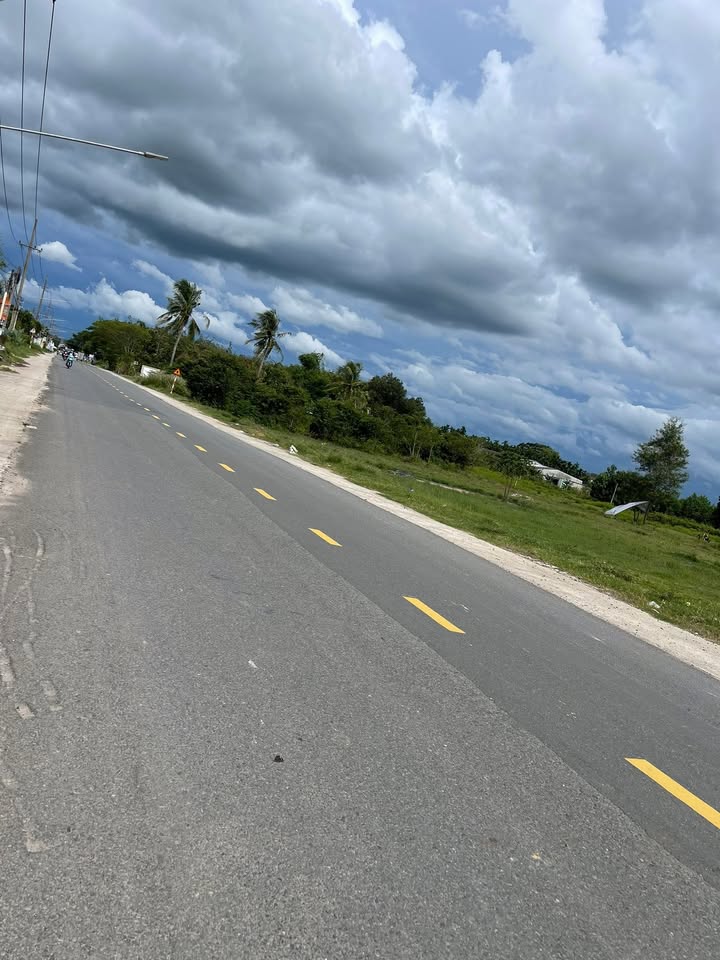 Đất nền mặt tiền đường Nông Trường, xã Phước Thạnh, 250m² - Giá chỉ 1.75 tỷ!