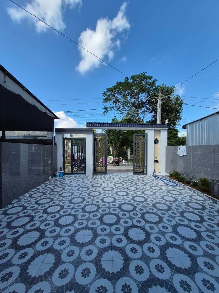 Nhà mái thái đẹp Long Khương 192m² giá 2.1 tỷ - Kinh doanh thuận lợi!