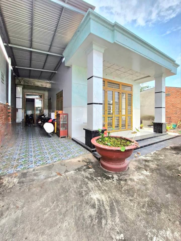 Nhà bán tại phường Ninh Thạnh, Tây Ninh 241.8m² giá 1.8 tỷ - Nhà nở hậu phong thủy tốt!