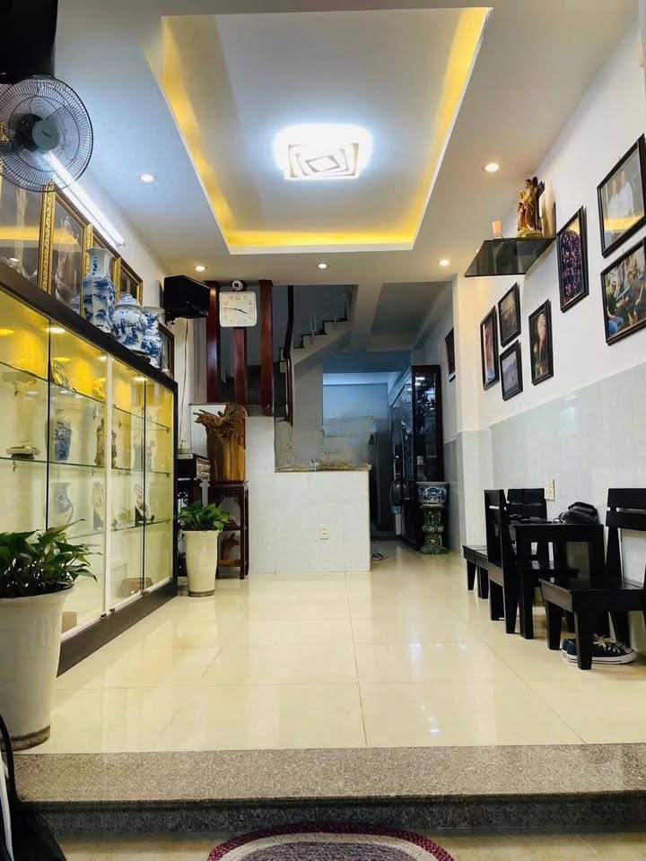 Nhà nguyên căn hẻm xe hơi Huỳnh Văn Bánh 42m² giá 20 triệu - An ninh, tiện lợi!