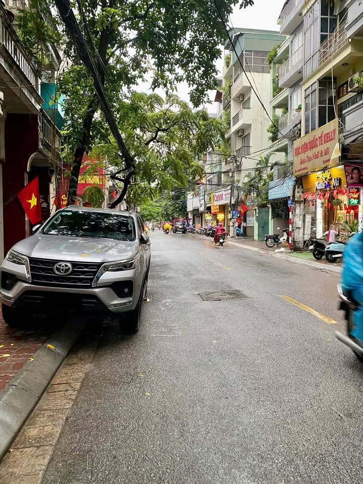 Tòa Nhà Văn Phòng Ngã Tư Sở 98m² giá 50 tỷ - Pháp lý đầy đủ, hoàn thiện mới!