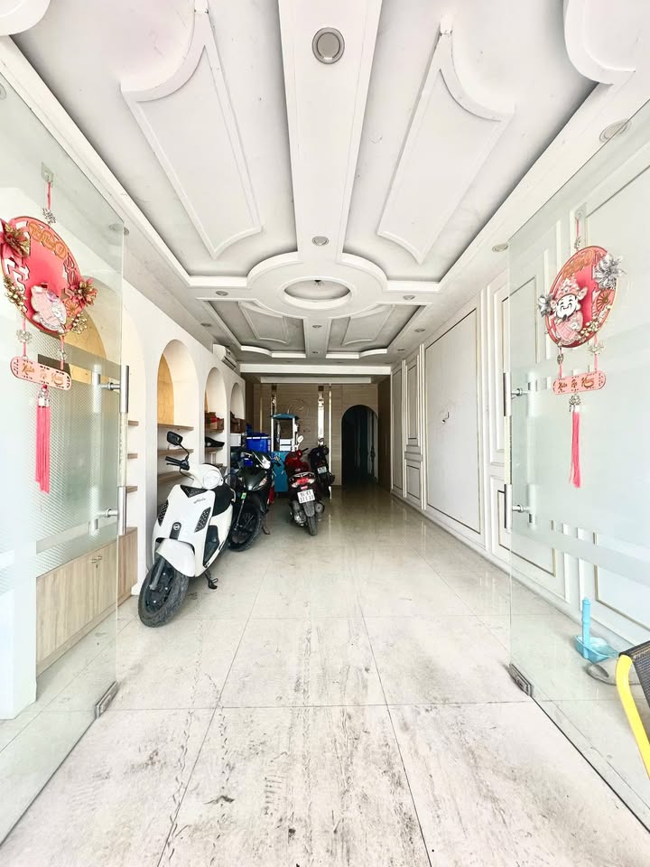 Nhà mặt tiền 3 lầu đường 3/2 Ninh Kiều 135m² giá 45 triệu - Phù hợp kinh doanh ngay!