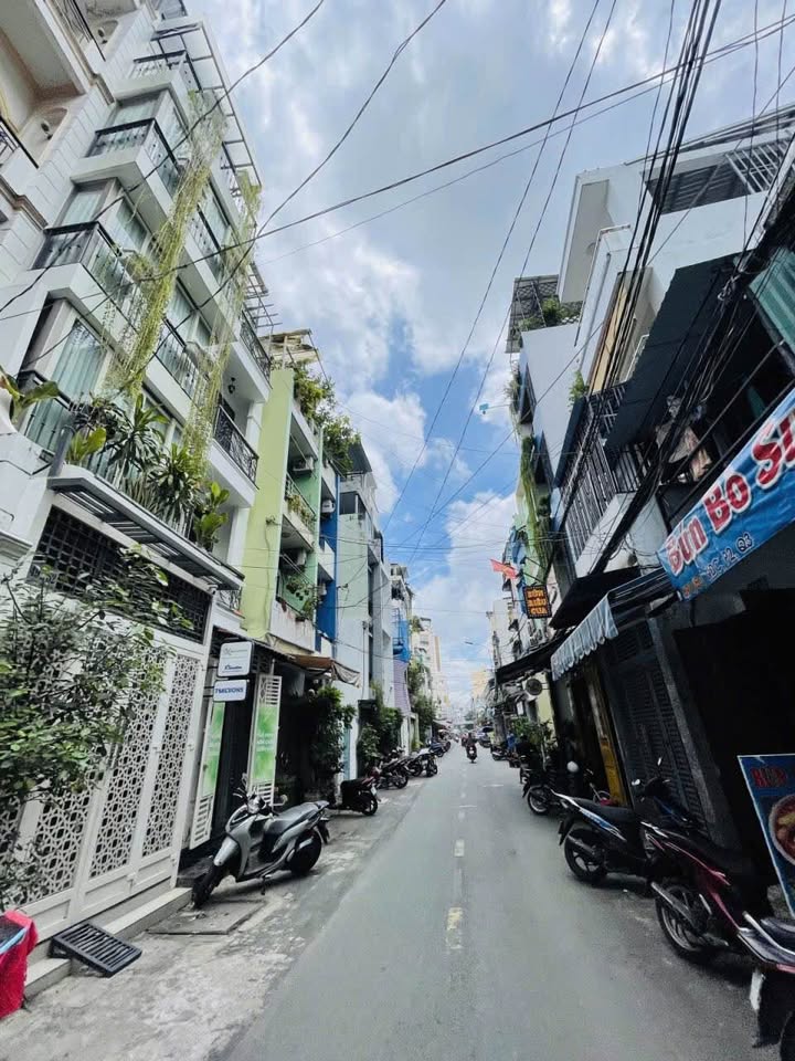 Nhà Phố Quận 3, 35m² giá 11.9 tỷ - Hẻm Xe Hơi Tránh Nhau!
