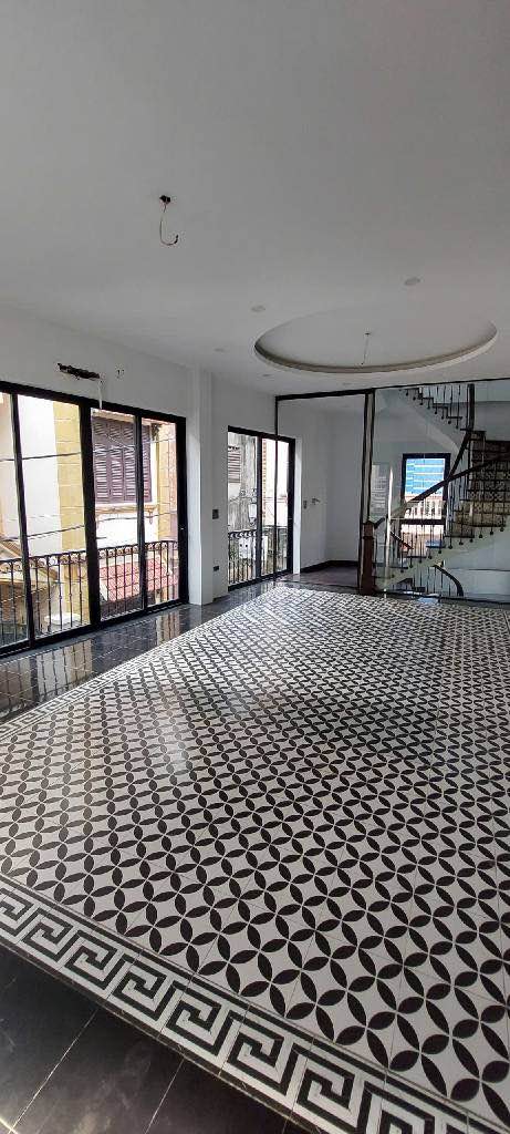 Nhà riêng đường Nguyễn Văn Cừ, 45m² giá 13 tỷ - Lô góc ô tô vào nhà!