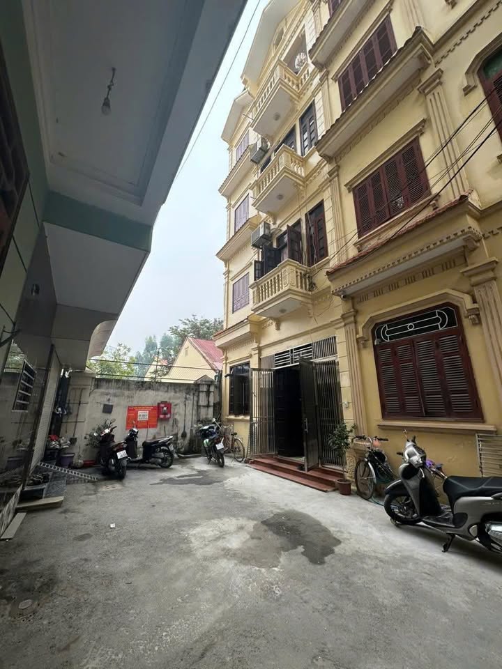 Nhà 4 tầng ngõ 445 Lạc Long Quân, Tây Hồ 22m² giá 7.2 tỷ - Đầu tư sinh lời lý tưởng!