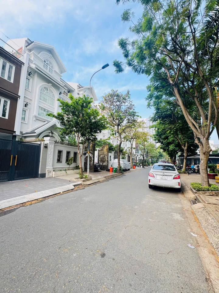 Nhà mặt tiền đường Số 1 KDC Tân Thuận, quận 7, 136.8m² giá 20.5 tỷ - Đầu tư sinh lời ngay!