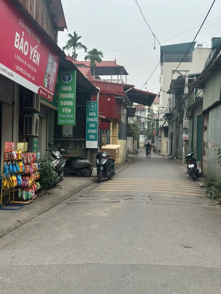 Đất nền Cự Khối 50m² giá 9.5 tỷ - Vị trí đắc địa, tiện ích đầy đủ!