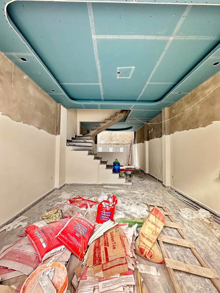 Nhà 3 tầng mới xây 61m² tại phố Hồ Sen, Lê Chân - Sân cổng riêng biệt, giá 3.48 tỷ!