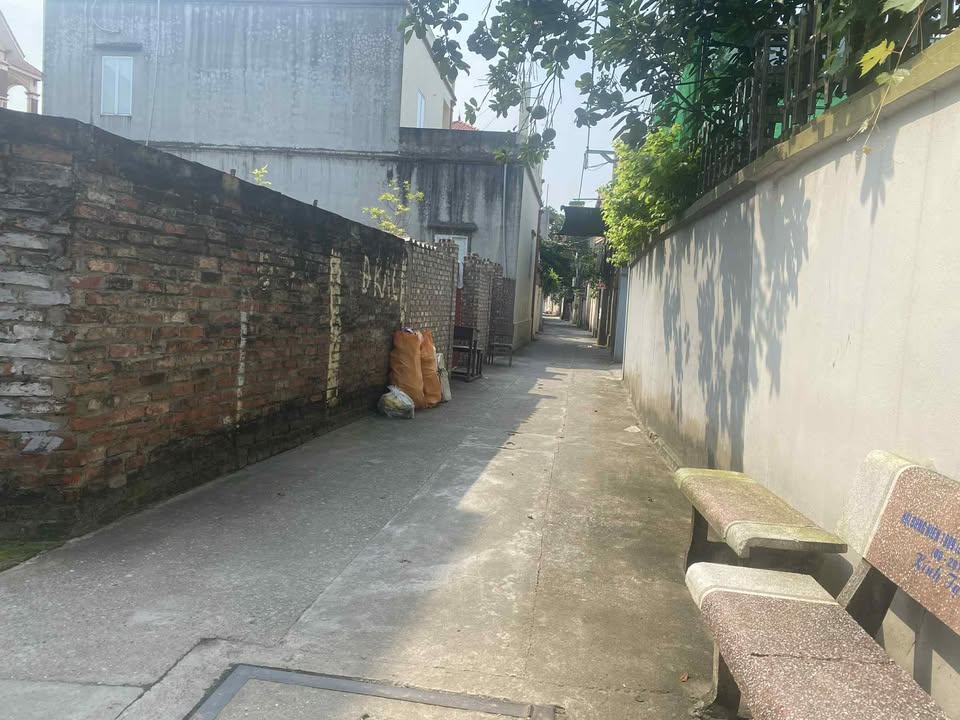 Đất Đặng Xá Gia Lâm 46m² giá 3 tỷ - Sổ đỏ chính chủ, vị trí đẹp!