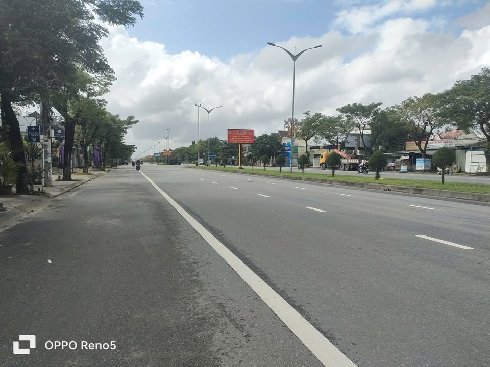 Nhà 2 tầng kinh doanh cà phê tại Điện Ngọc 235m² giá 10 tỷ - Đầu tư sinh lời ngay!