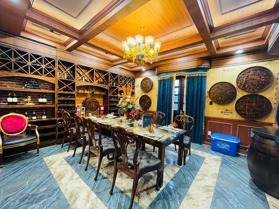 Nhà đẹp góc 2 mặt tiền Võ Văn Kiệt & Trần Đình Xu, Quận 1 - Thiết kế tiêu chuẩn nhà hàng cao cấp!