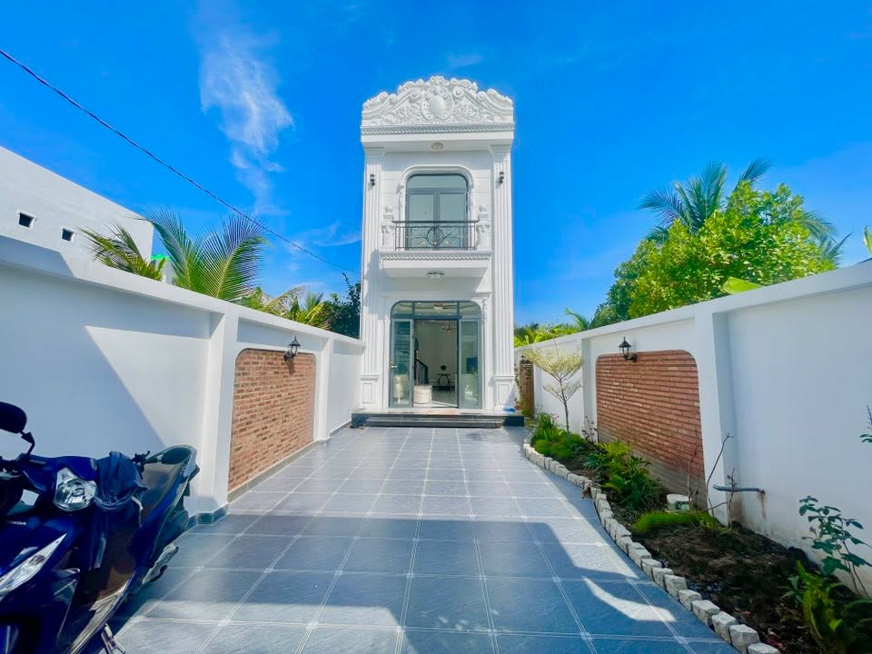 Nhà vườn Tân cổ điển tại Trung An, 205m² giá 3.48 tỷ - Thiết kế đẹp, sân vườn chill!