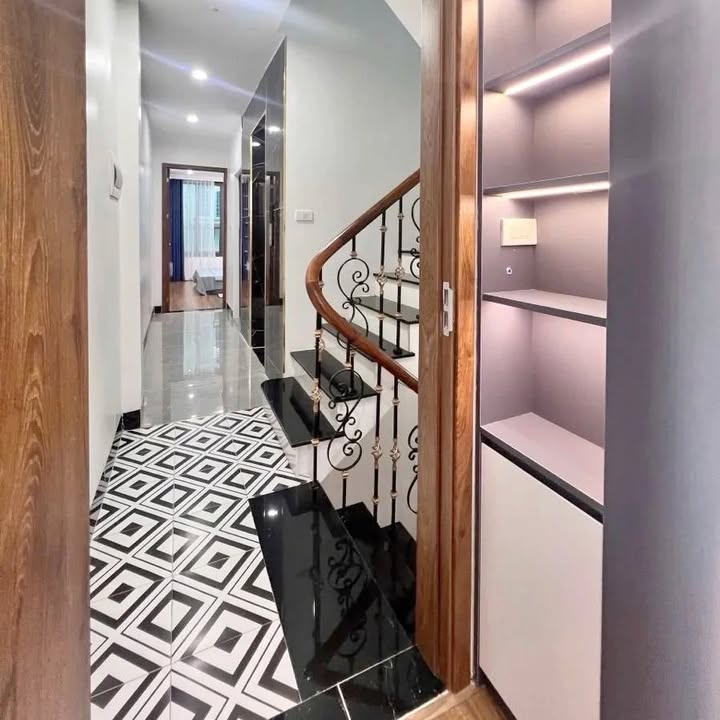 Nhà đẹp Ngã Tư Sở 35m² giá thỏa thuận - Sẵn sàng vào ở ngay!