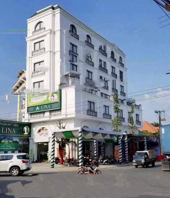 Tòa nhà góc 5 tầng mặt tiền Nguyễn Thị Minh Khai, Dĩ An 270m² giá 28.5 tỷ - Cơ hội đầu tư tuyệt vời!
