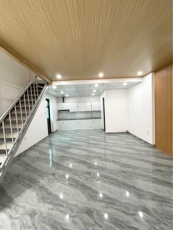 Nhà 2 tầng Trần Nhân Tông 43m² giá chỉ 1 tỷ - Vị trí đắc địa gần trường mầm non!