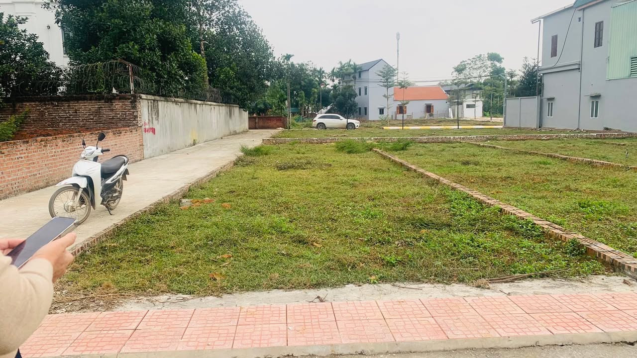 Đất nền đẹp tại Thôn 5, xã Phú Cát, 112.2m² giá chỉ 4.04 tỷ - Cơ hội đầu tư hấp dẫn!