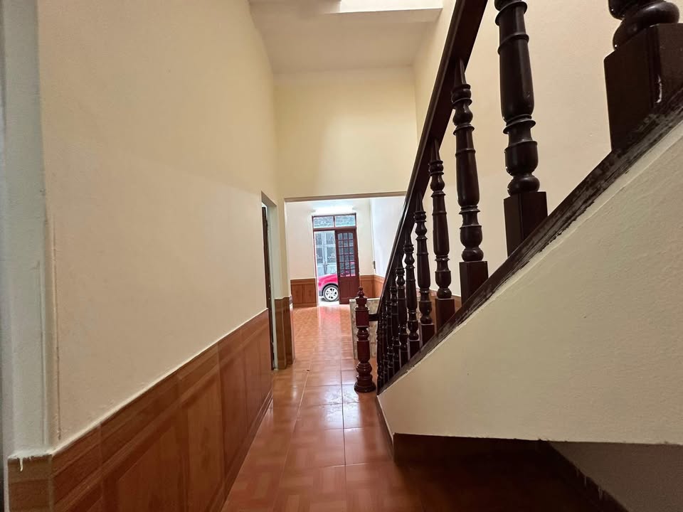 Nhà 2 tầng tại Đồng Tiến, Hòa Bình - Diện tích 75m², giá chỉ 2 tỷ - Ô tô đỗ cửa, thoáng đẹp!