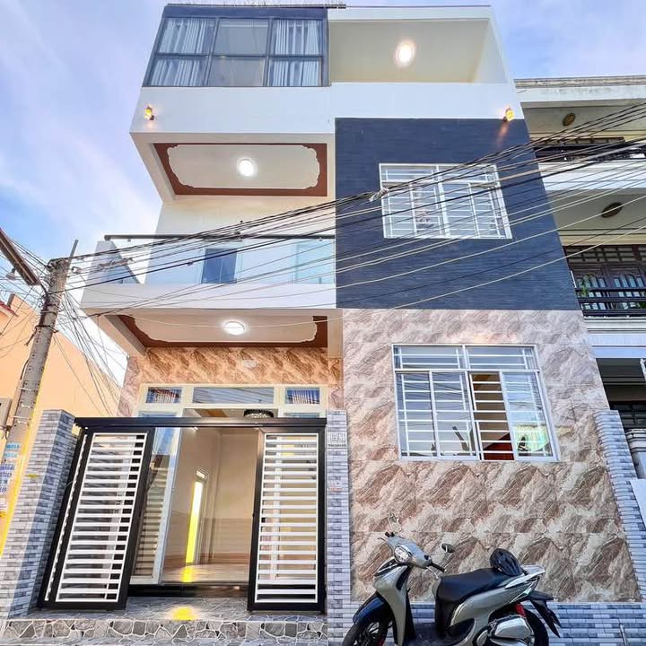 Nhà 3 tầng góc 2 mặt tiền hẻm 115 đường Cách Mạng Tháng 8, Bình Thủy - Sổ hồng 100%