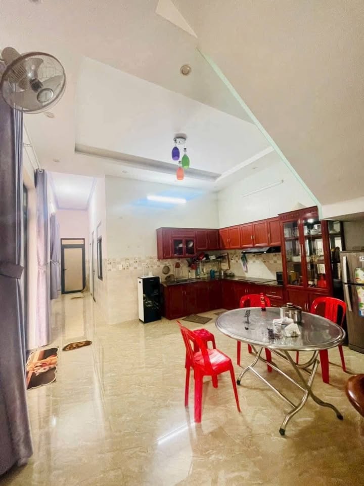 Nhà 2 tầng tại Gia Nghĩa 300m² giá 3.9 tỷ - Kinh doanh sầm uất!