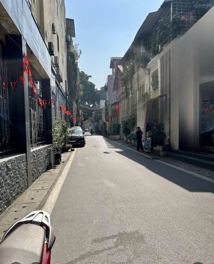 Nhà mặt phố Đặng Tất - Quán Thánh 50m² giá 18 triệu - Kinh doanh ngay!