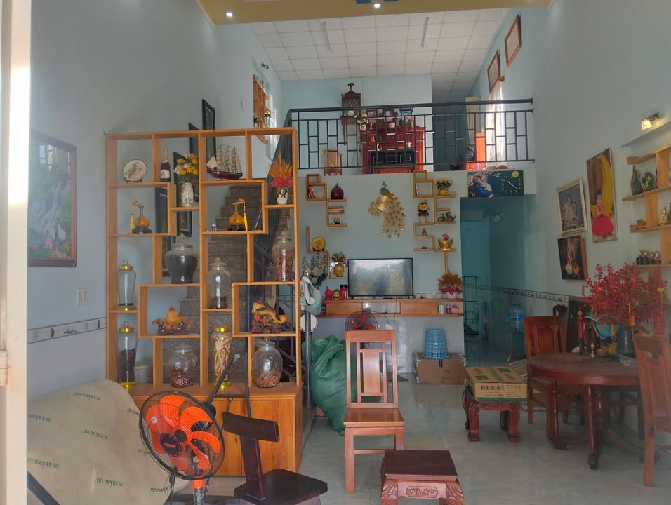 Nhà gác lửng Tân Xuân Đồng Phú 240m² giá 1.45 tỷ - Nội thất đầy đủ, sân đậu ô tô