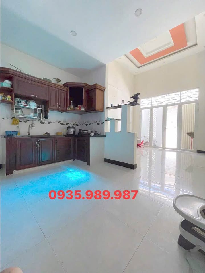 Nhà 1 trệt 1 gác tại hẻm 242 Huỳnh Thúc Kháng, 64m² giá 1.1 tỷ - Tiện ích đầy đủ, chính chủ bán!