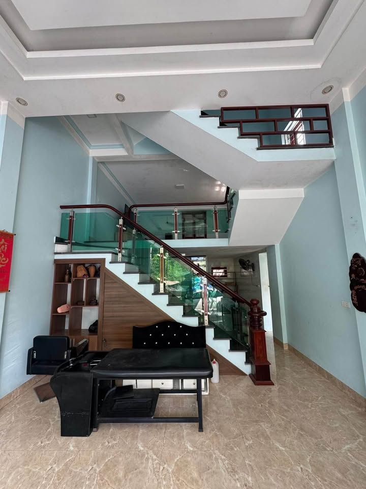 Nhà 3 tầng Cẩm Thành 66m² giá 2.4 tỷ - Đường ô tô đỗ tận cửa!