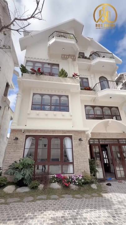 Biệt thự cao cấp Trịnh Hoài Đức Đà Lạt 275m² giá 15 tỷ - Không gian sống nghỉ dưỡng tuyệt vời!