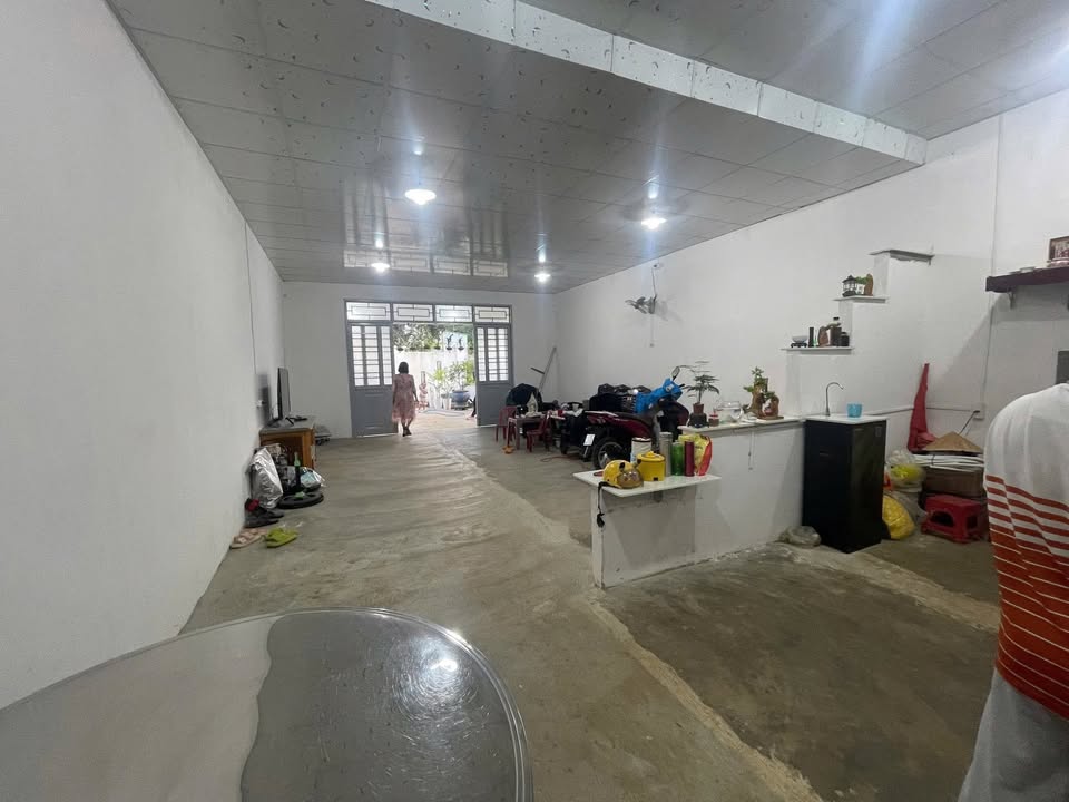 Nhà riêng Pleiku 150m² giá 1.3 tỷ - Sổ đỏ chính chủ, thuận tiện di chuyển