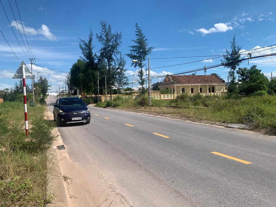 Đất mặt tiền Nguyễn Thị Định Đồng Hới 550m² giá chỉ 6.875 tỷ - Cơ hội đầu tư tuyệt vời!