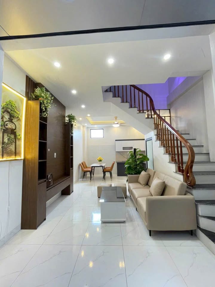 Bán nhà 3 tầng phường Trần Lãm Thái Bình 30m² giá 1.6 tỷ - Thiết kế hiện đại, tiện nghi!