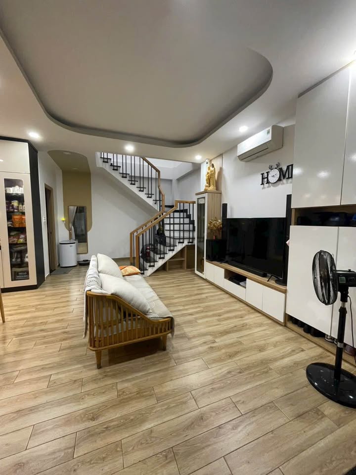 Nhà 2 tầng Lâm Văn Bền, Quận 7, 45m² giá 4.05 tỷ - Full nội thất đẹp lung linh!