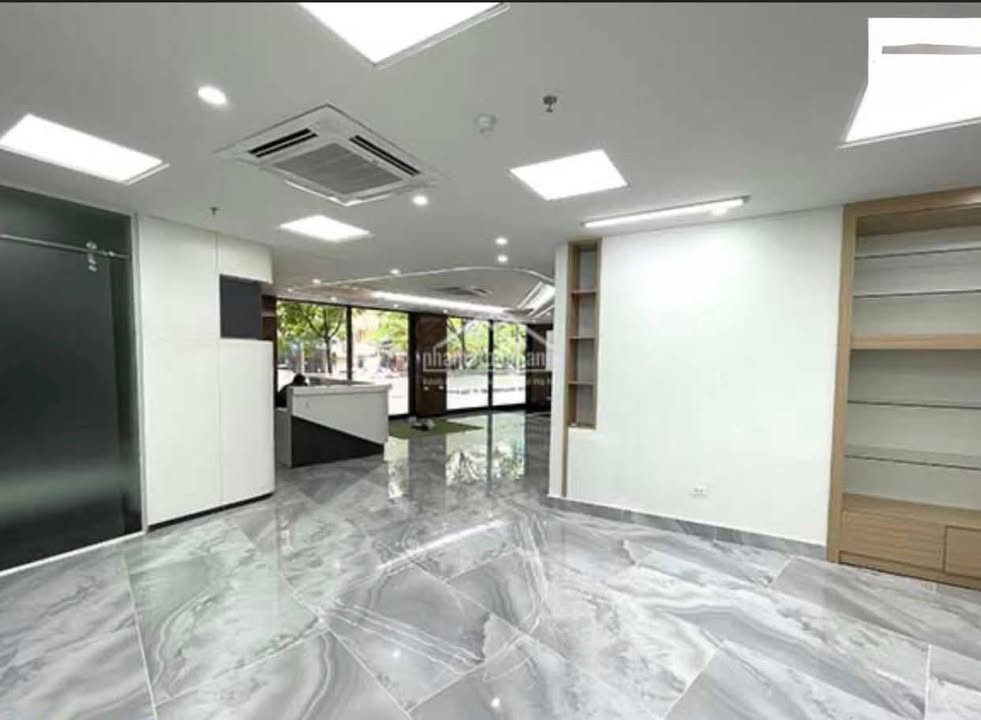 Bán Toà Văn Phòng VIP Cầu Giấy 157m² giá 135 tỷ - Mặt tiền bề thế, cho thuê ngay!