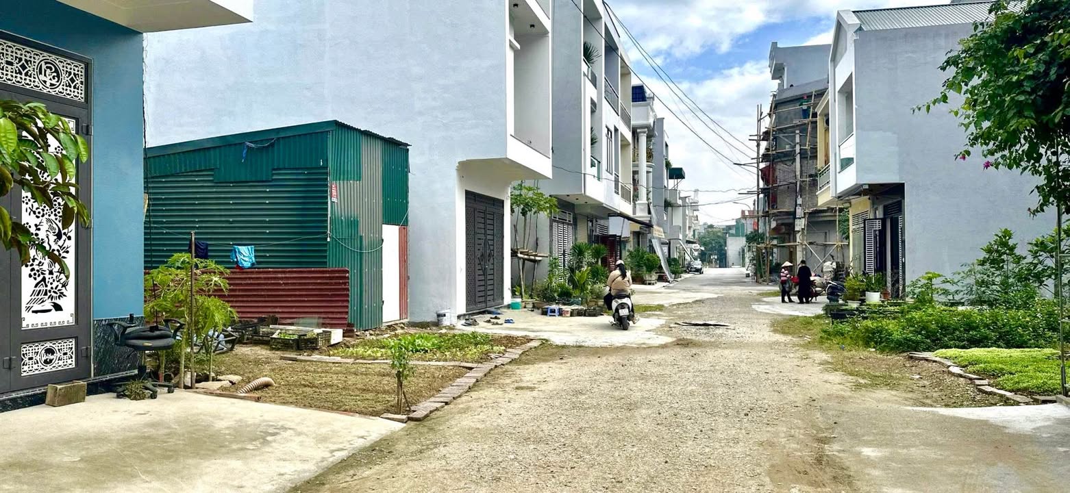 Đất nền Đông Hương Thanh Hóa 102m² giá 5 tỷ - Sổ hồng công chứng, vị trí đẹp!