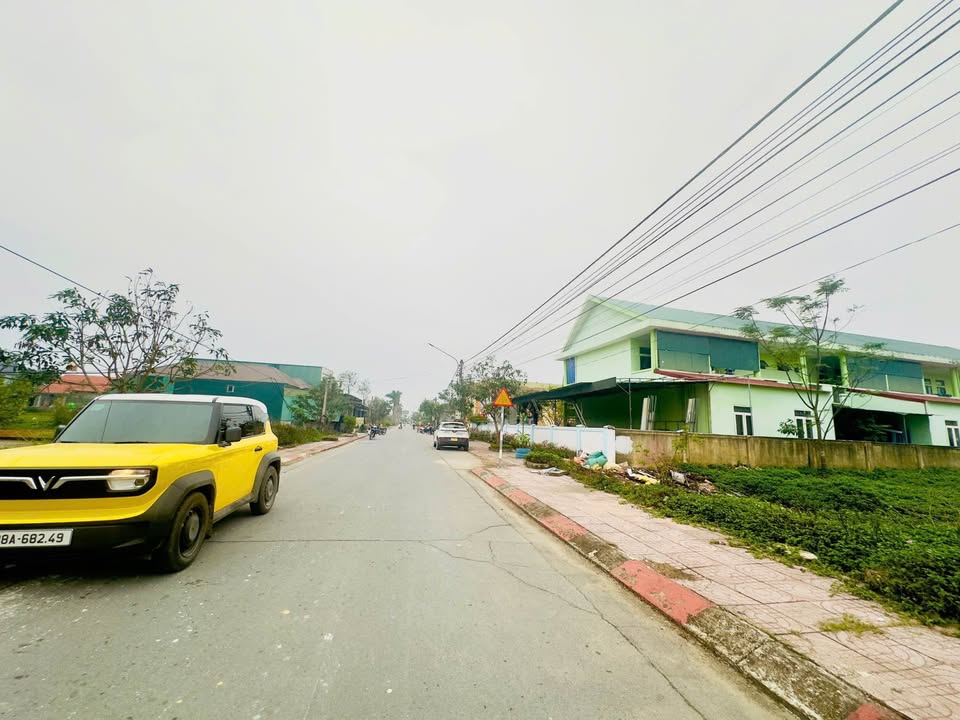 Đất mặt tiền trục đường liên xã Thạch Thắng 194m² giá 1.8 tỷ - Vị trí đắc địa!