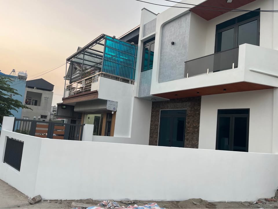 Nhà phố Uông Bí 110m² giá 2 tỷ - Thiết kế hiện đại, gần trường học!