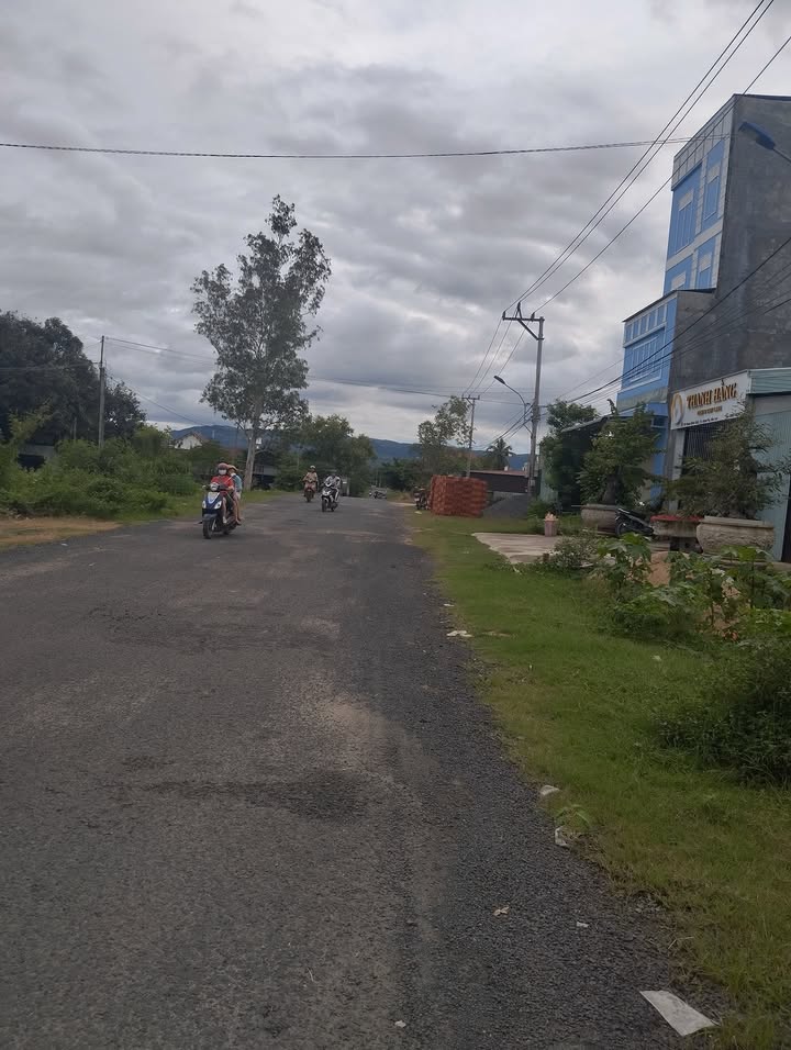 Đất mặt tiền đường Phan Đình Giót, phường Ayunpa, Gia Lai - Giá 800 triệu, cơ hội đầu tư hiếm có!